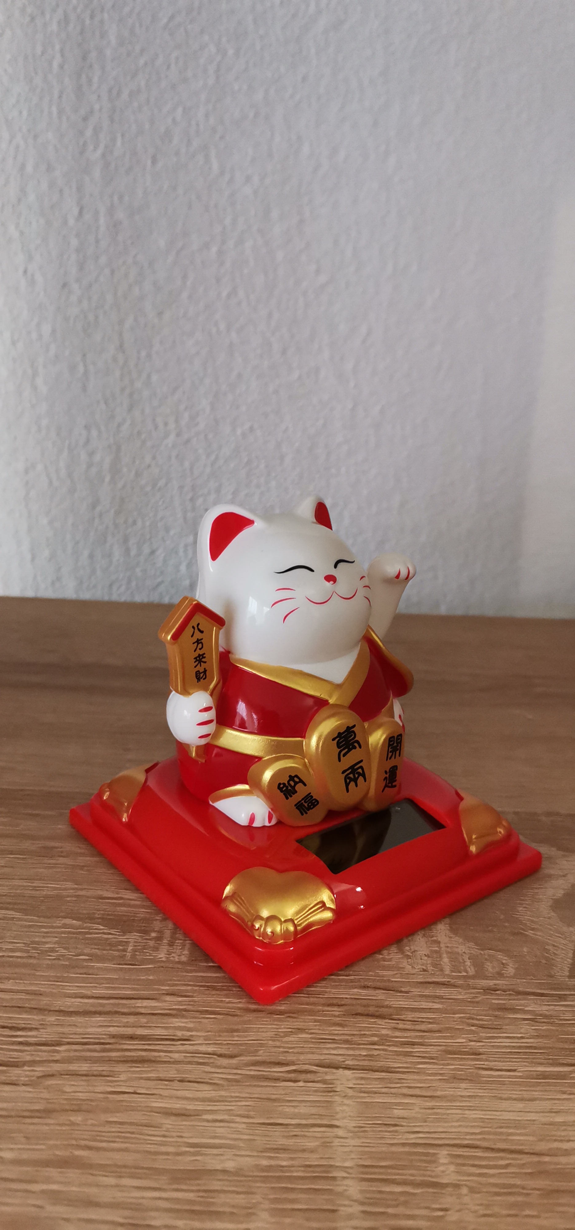 Mačka Maneki Neko solárna