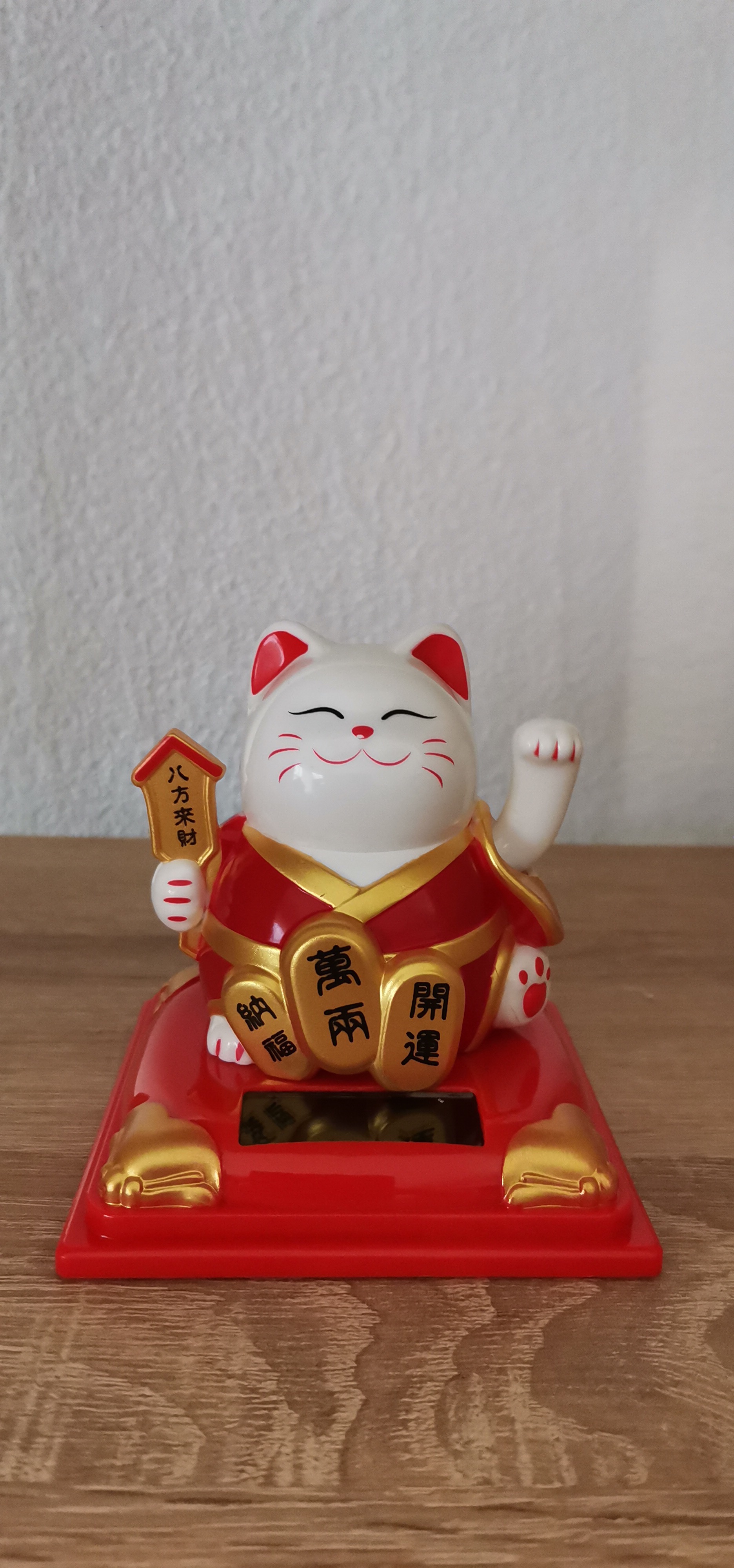 Mačka Maneki Neko solárna